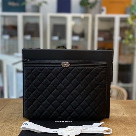 case chanel boy